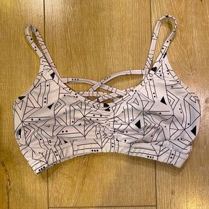 Vull Sport Scrunched bra in white geo pattern